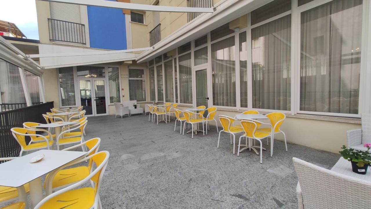 Hotel Corona Rimini Exterior photo